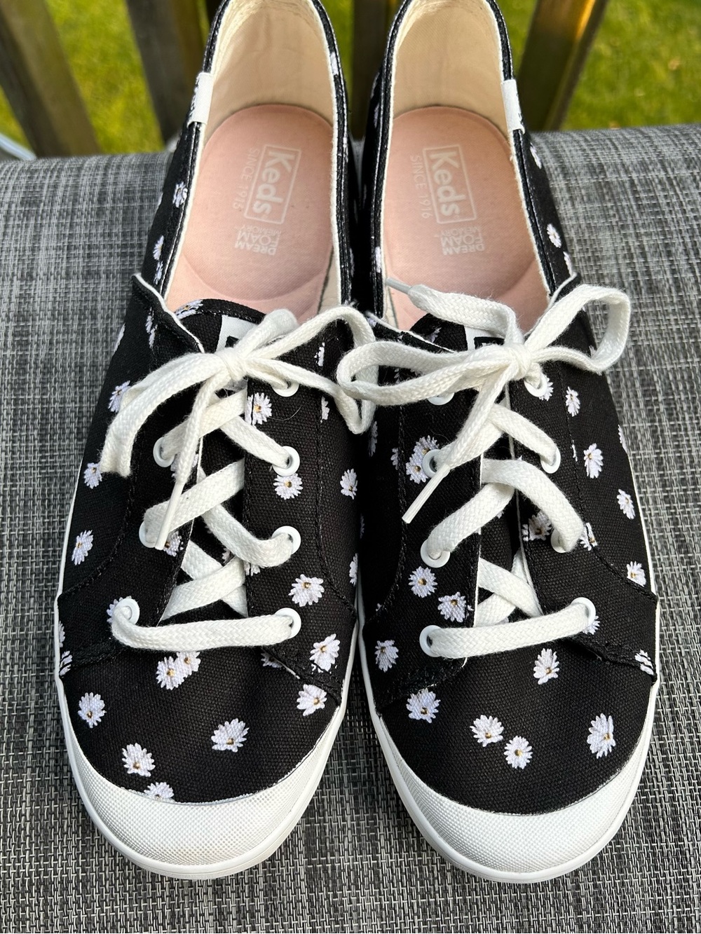 Keds NEW Daisy Retro Embroidered Floral Cottagecore Athleisure Sporty Sz 11.